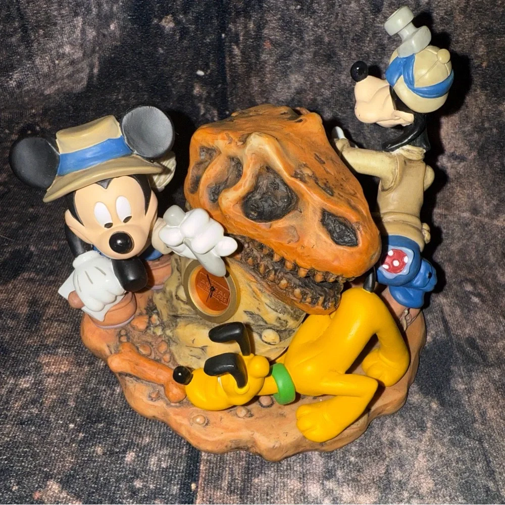 Disney’s Animal Kingdom “Big Dig in the Boneyard” figurine clock